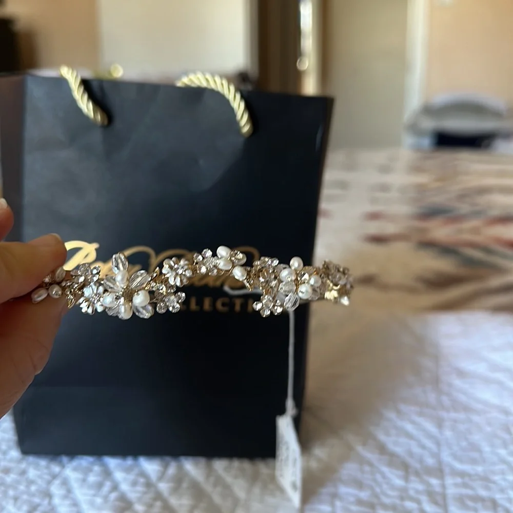 Bridal tiara - Picture 4 of 6